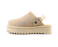 UGG GOLDENSTAR CLOG PLATFORM SAND