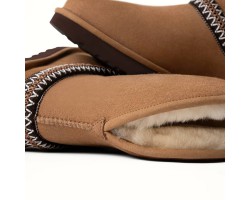 UGG CLASSIC SHORT CRESCENT CHESTNUT