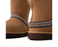 UGG CLASSIC SHORT CRESCENT CHESTNUT