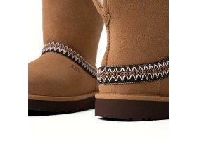 UGG CLASSIC SHORT CRESCENT CHESTNUT